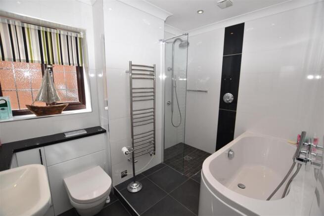 BATHROOM/WC