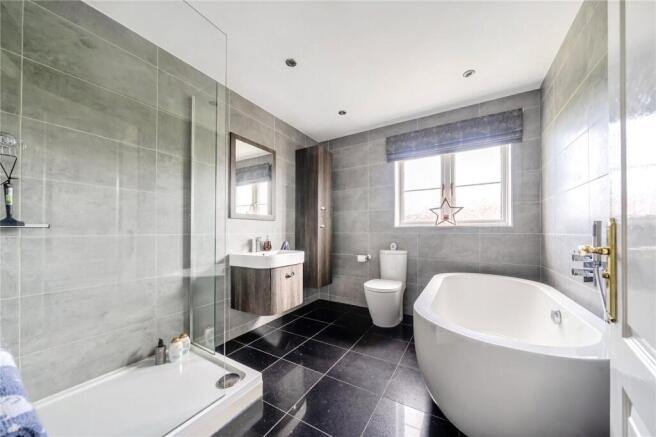 5 bed Detached for sale Image 8