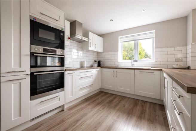 4 bed Detached for sale Image 6