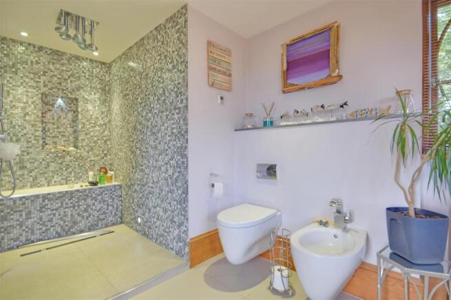 En-suite bathroom