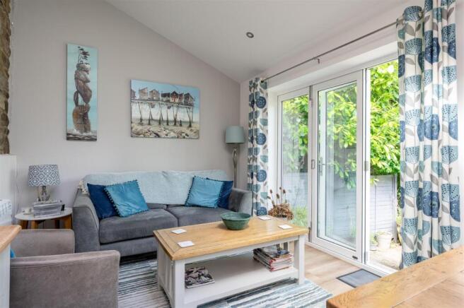 4 bed House for sale Image 9