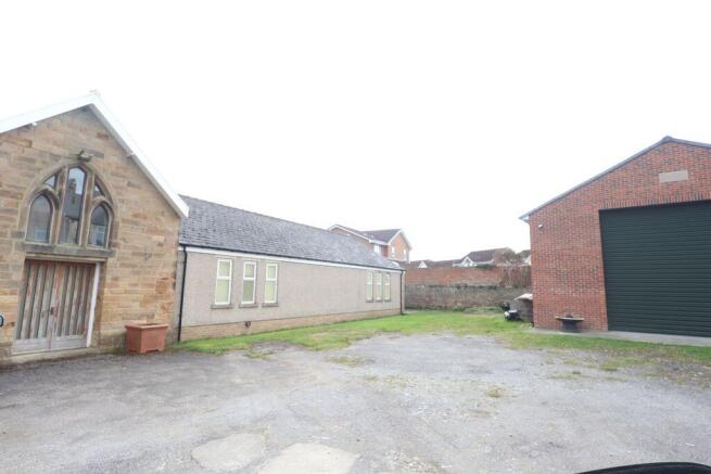 Detached Garage/Parking