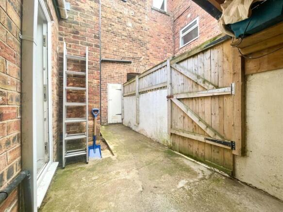 3 bed Terraced for sale Image 11