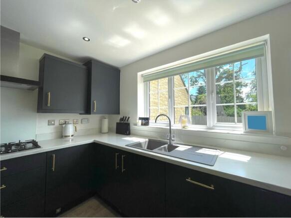 4 bed Detached to rent Image 12