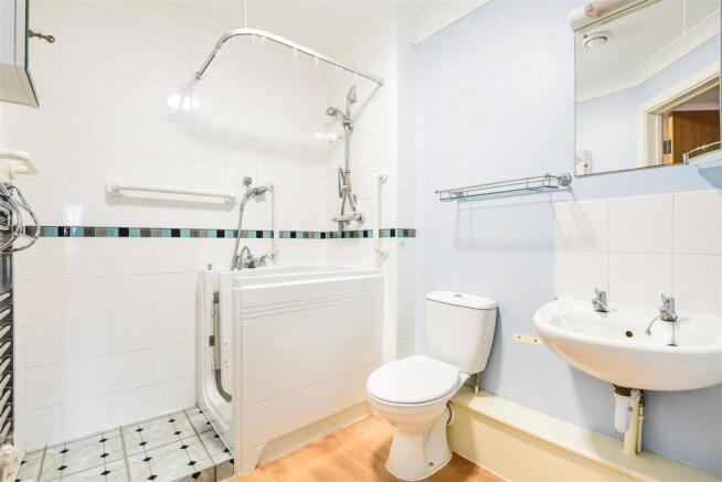 Bathroom.JPG