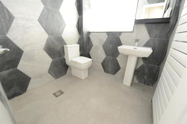 5 bed Link Detached House for sale Image 11
