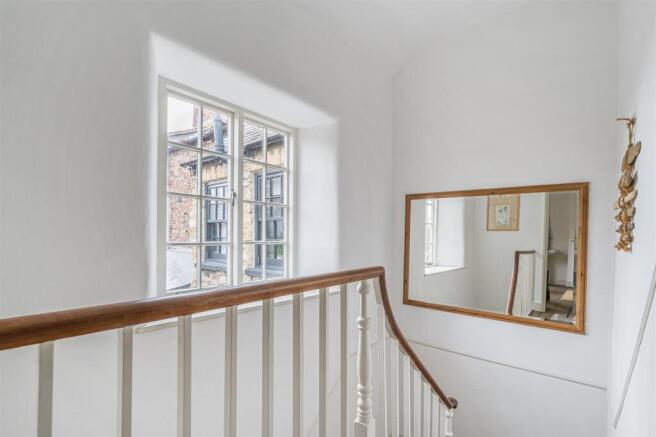FIRST FLOOR LANDING