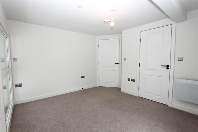 2 bed Apartment to rent Image 9