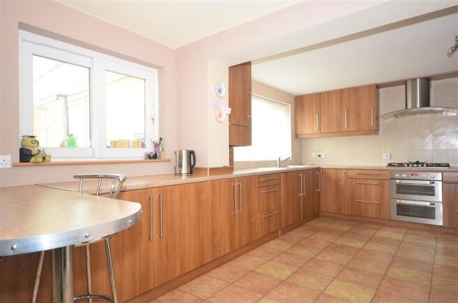 Kitchen / Dining Area