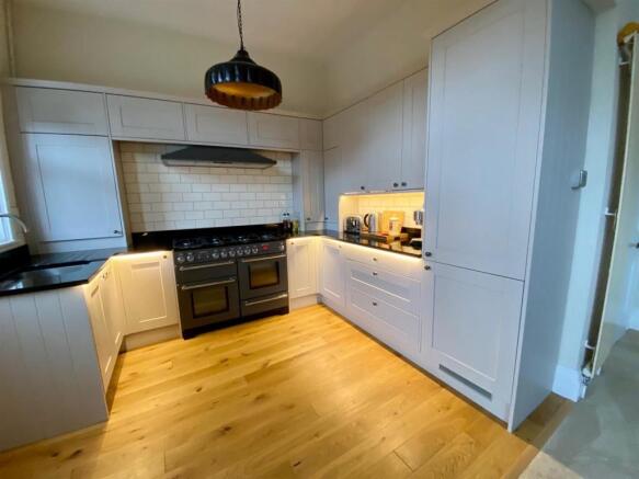 Kitchen 1.jpg