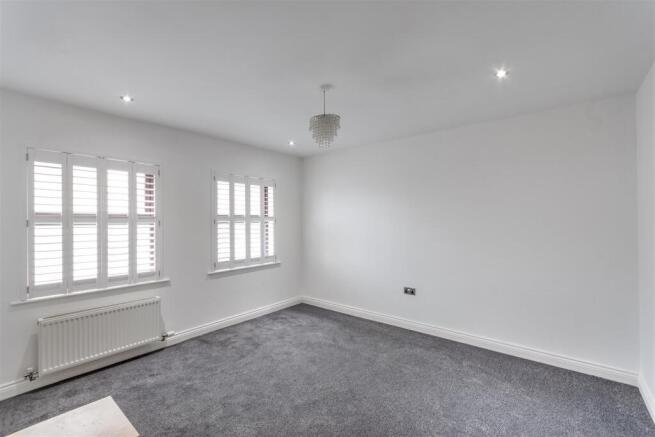2 bed Flat for sale Image 12