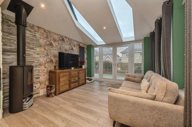 4 bed Detached for sale Image 8