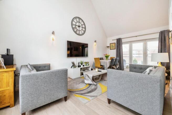 Lounge/Dining Room