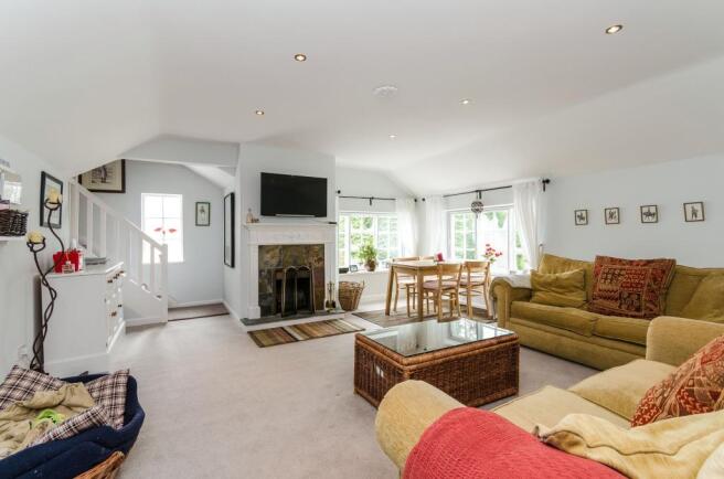 Lounge/ Dining Room