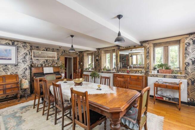 6 bed Detached for sale Image 7