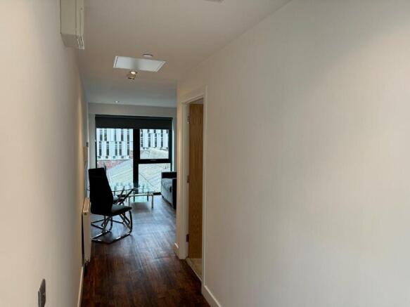 2 bed Penthouse to rent Image 10