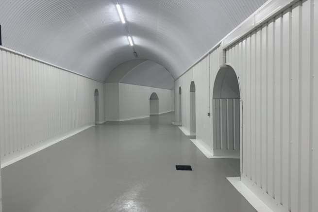 An empty arch with white lining