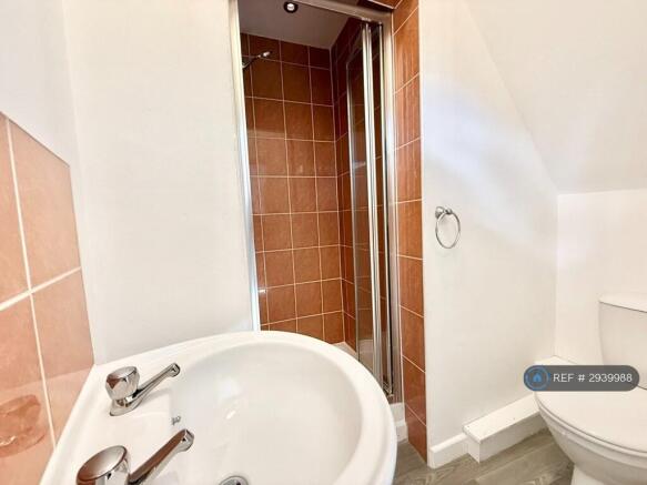 2 bed Maisonette to rent Image 11