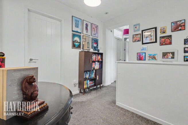 4 bed Semi-Detached for sale Image 9
