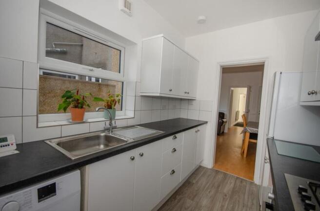 Kitchen pic 2.jpg