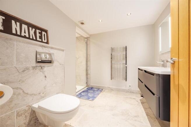 4 bed House for sale Image 8