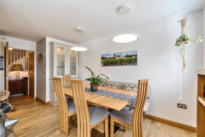 3 bed Apartment for sale Image 6