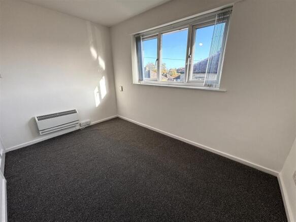 2 bed Semi-Detached to rent Image 4