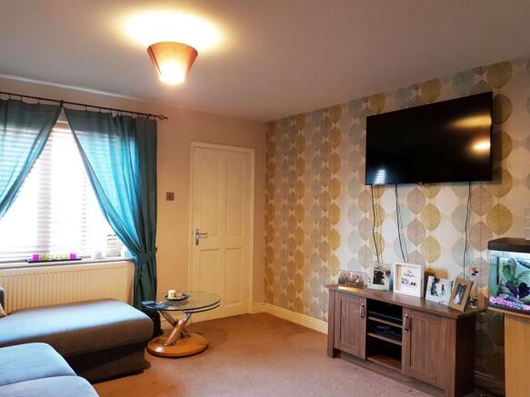 LOUNGE/DINING ROOM
