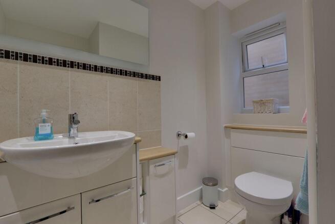 Ensuite to Bed 1