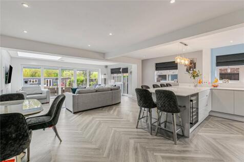 Gloucester Drive, Wraysbury, Staines upon Thames, Berkshire, TW18