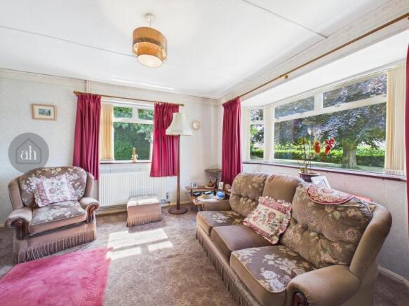 Sitting Room/Bedroom 1
