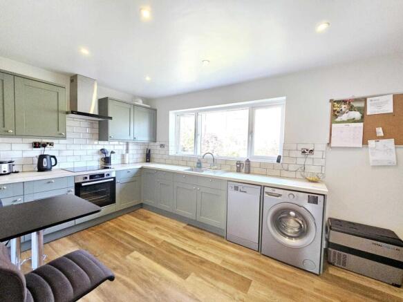 3 bed Semi-Detached for sale Image 8