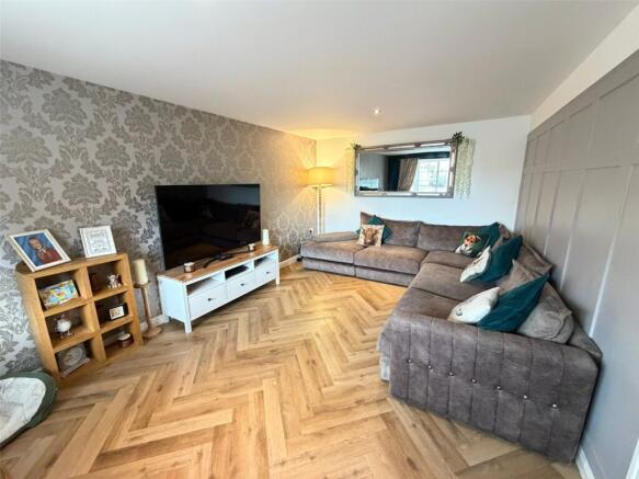 4 bed Detached for sale Image 11