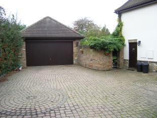 drive / garage