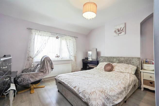 3 bed Semi-Detached for sale Image 9