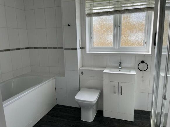 4-piece Btahroom