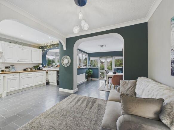 4 bed Semi-Detached to rent Image 7