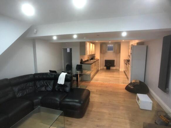 4 bed End of Terrace to rent Image 5