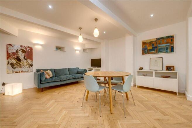 4 bed House for sale Image 3