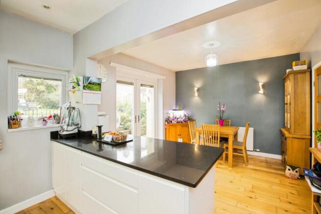 3 bed Semi-Detached for sale Image 4