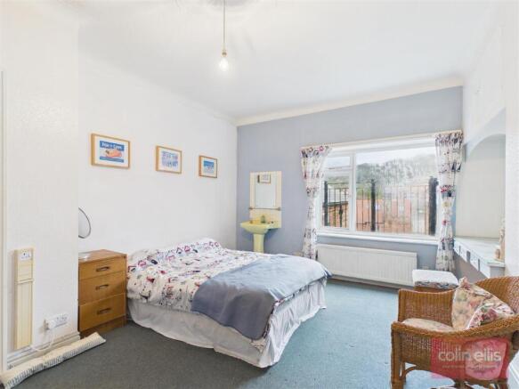 2 bed Flat for sale Image 11