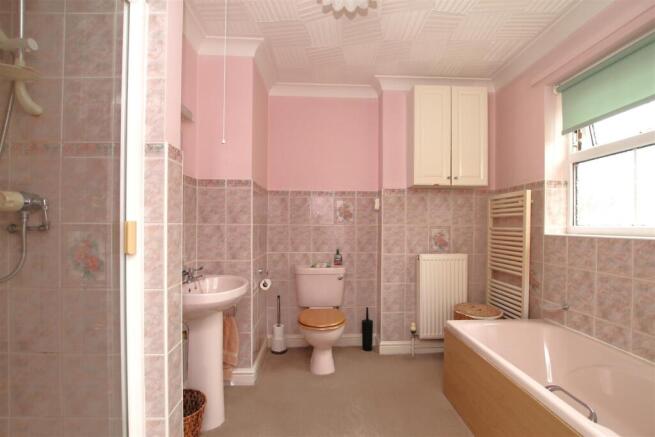 Bathroom.JPG