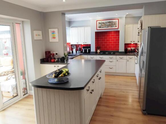 Kitchen 1.jpg