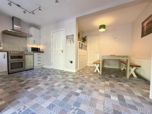 OPEN PLAN KITCHEN DINING ROOM