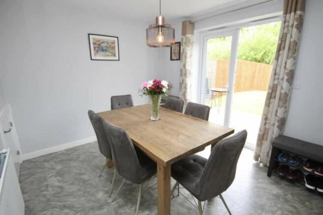 Kitchen/ Dining Room