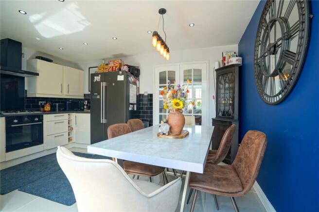 3 bed Semi-Detached for sale Image 8
