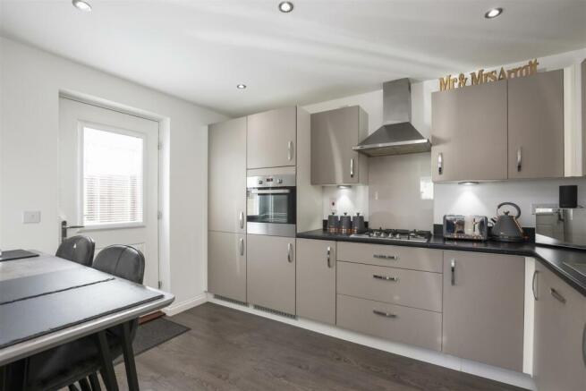 29 Russell Avenue_13.jpg