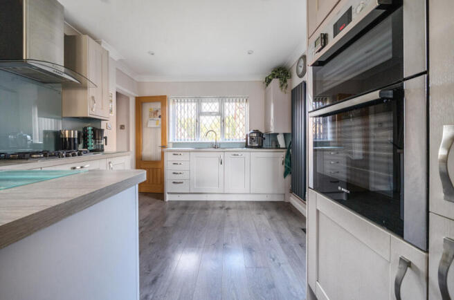 1371573-13-68f8a448667fd