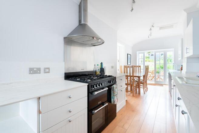 HARBOUR APRTMENT KITCHEN LEFT