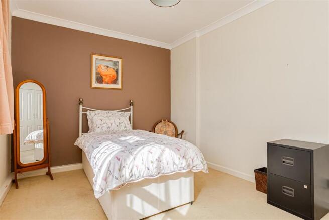 flat-courtlands-crescent-banstead-109.jpg